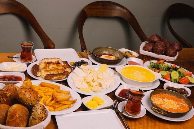 Reichhaltiges und leckeres türkisches Frühstück