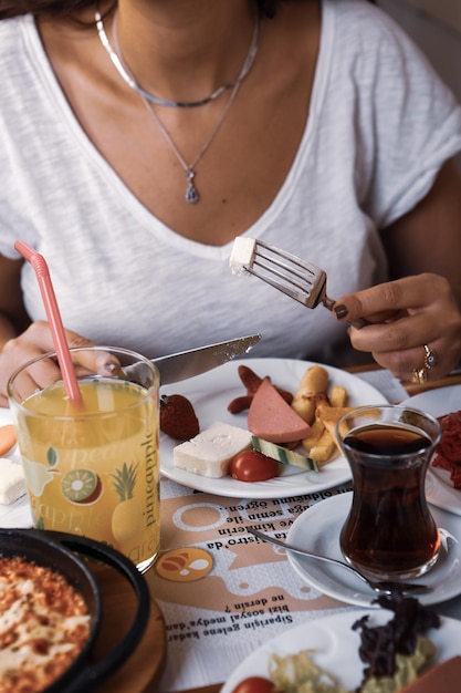 Reichhaltiges und leckeres türkisches Frühstück