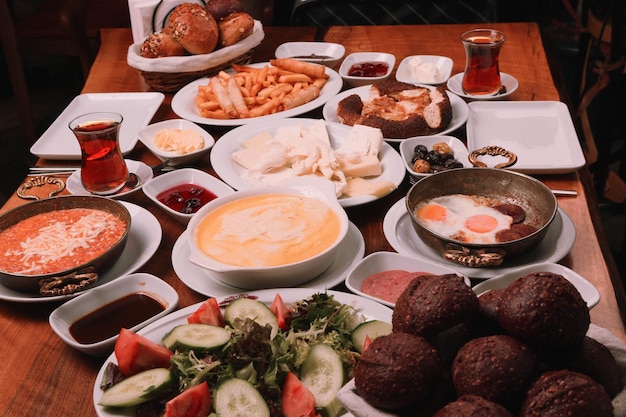 Reichhaltiges und leckeres türkisches Frühstück