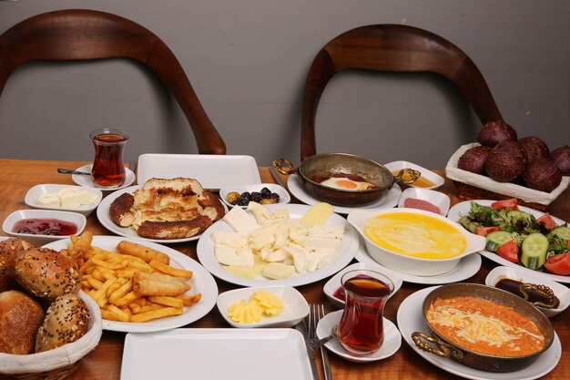 Reichhaltiges und leckeres türkisches Frühstück