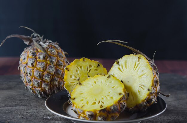 Reife Ananas, gelbe Frucht