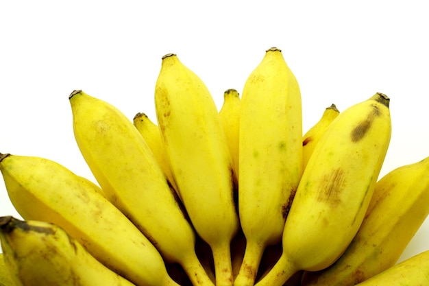Reife Banane auf dem weißen Hintergrund isoliert
