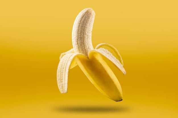 Reife Bananen isoliert auf weißem Hintergrund