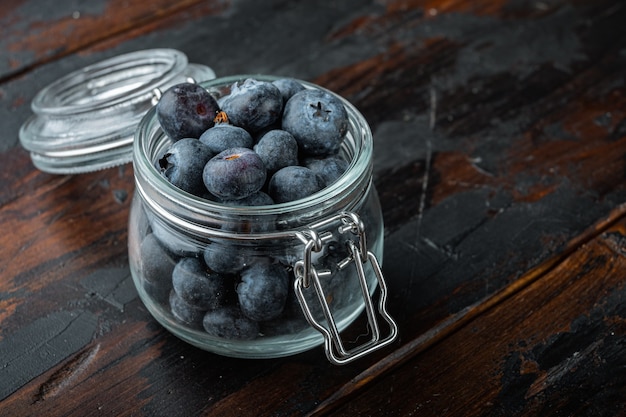 Reife Blaubeeren in einem Glas