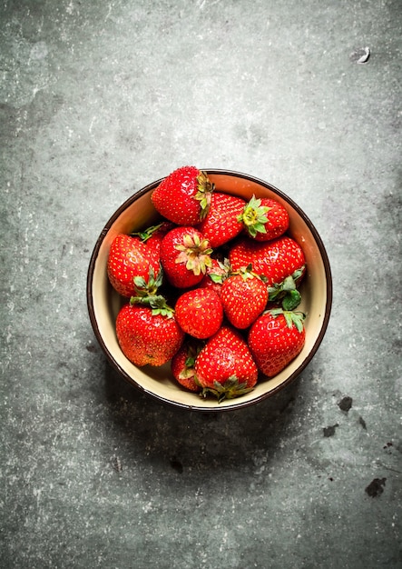 Reife Erdbeeren in einer Schüssel