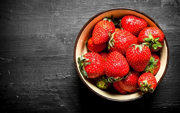 Reife Erdbeeren in einer Schüssel