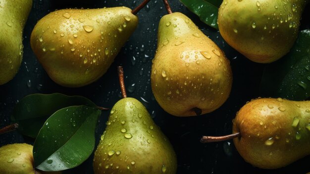Reife goldene Birnen, Nahaufnahme mit Regentropfen, Fruchtfotografie