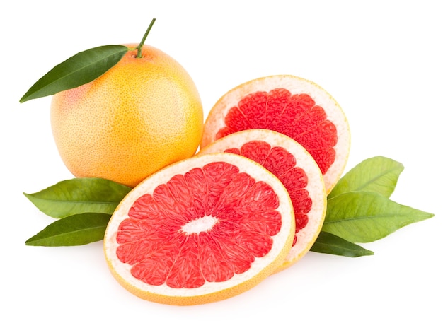 Reife Grapefruit isoliert auf weißem Hintergrund