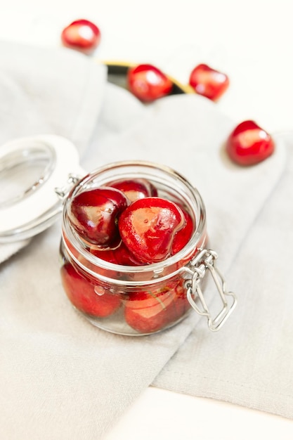 Foto reife kirschen im glas