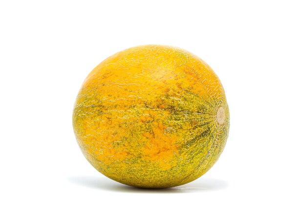 Reife Melone auf weißem Hintergrund x9