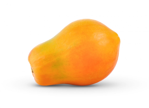 Reife Papaya-Frucht mit Samen auf weißer Wand.