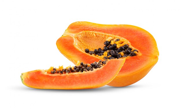 Reife Papaya isoliert auf Weiß