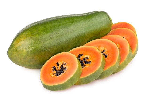 Reife Papaya isoliert auf weißem Hintergrund