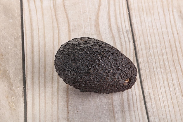 Reife rohe ganze Avocado-Haspelfrucht