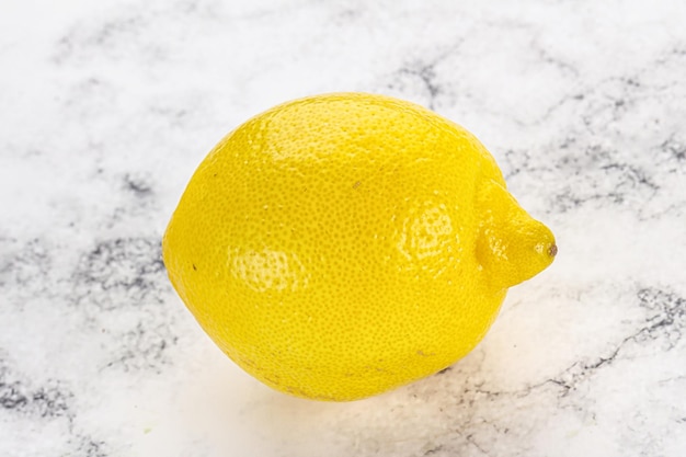 Reife saure gelbe saftige Zitrone