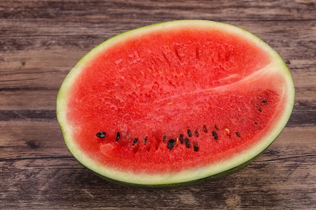 Reife süße saftige halbe Wassermelone