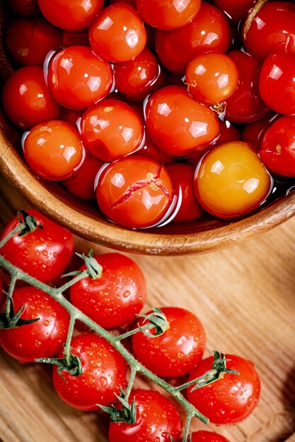 Reife Tomaten zu Hause einlegen