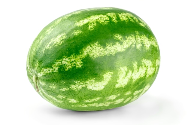 Reife Wassermelone lokalisiert auf weißem Hintergrundausschnitt.