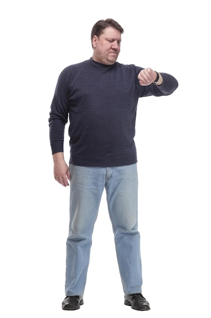 Reifer Mann in voller Länge in Jeans und einem Pullover