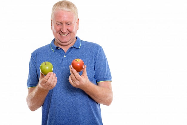 Reifer Mann mit Äpfeln