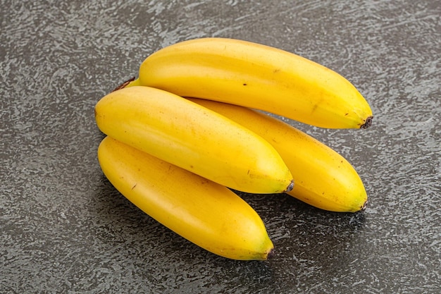 Reifer, süßer, leckerer Mini-Bananenhaufen