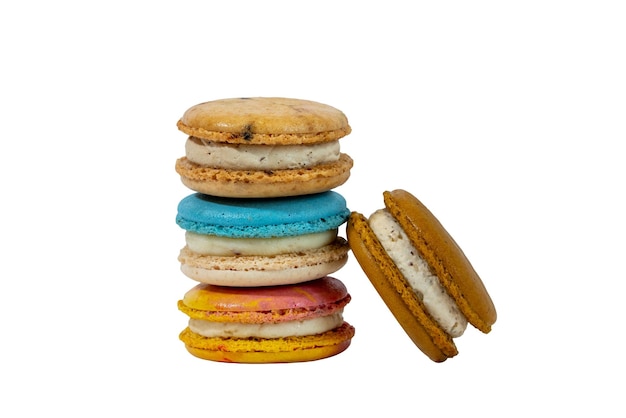 Foto reihe von bunten pastell macarons auf weißem hintergrund