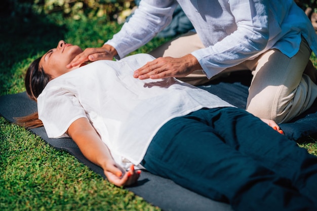 Reiki tratamento de cura do chakra da garganta