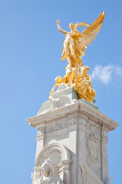 Reina Victoria Memorial estatua de Londres