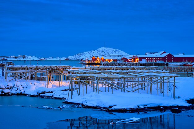 Reine pueblo de noche. Islas Lofoten, Noruega