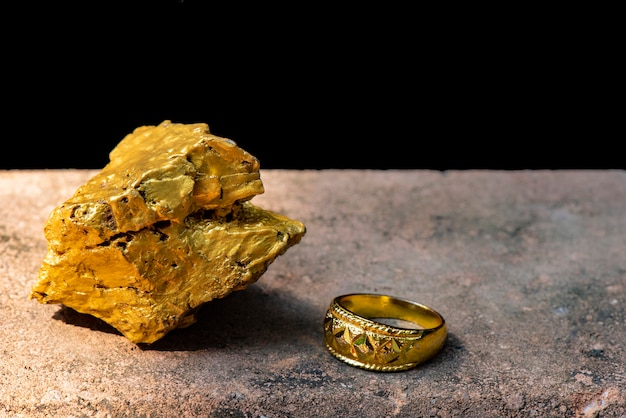 Reines Gold In der Nähe des Goldrings