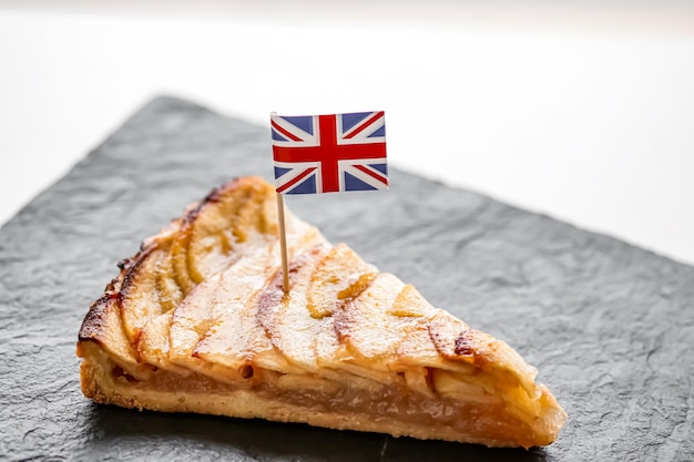 Reino Unido postre y panadería rebanada de tarta de manzana con bandera británica