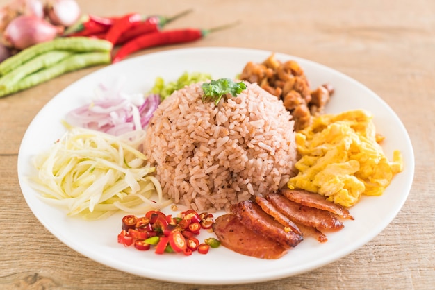 Reis mit Shrimp Paste gemischt