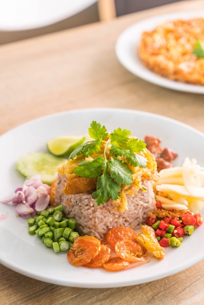 Reis mit Shrimp Paste gemischt