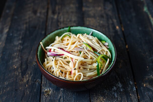 Reis Nudeln Gemüse Enoki Zellophan Pasta Miso Ramen Suppe funchose Pho Meeresfrüchte essfertig