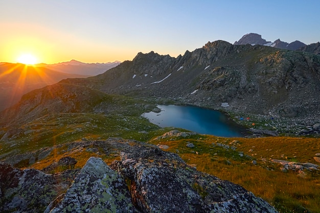 Reise durch die Berggipfel des Kaukasus