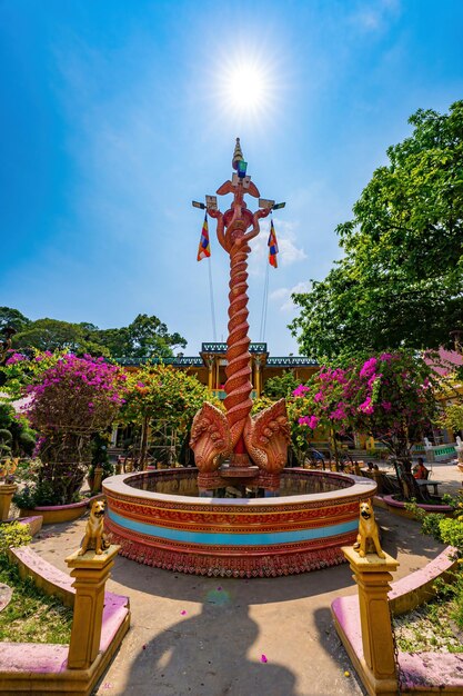 Reise- und Landschaftskonzept Draufsicht auf die Architektur der alten Khmer-Pagode Die Haupthalle der Kompongnikroth Khmer-Pagode wird auch von der Hang-Pagode oder der Provinz Chua Hang Chau Thanh Tra Vinh Vietnam genannt