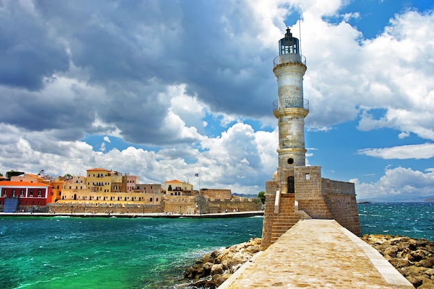 Reisen in Griechenland. Wahrzeichen der Insel Kreta - Leuchtturm in der Stadt Chania