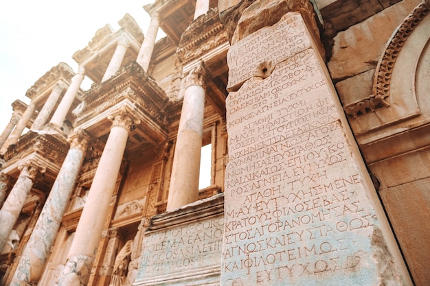 Reisen Sie an der Bibliothek von Celus in Ephesus, Izmir, die Türkei