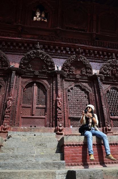 Reisende thailändische Frauen reisen und reisen besuchen den Basantapur Durbar Square im Kathmandu-Tal in Nepal