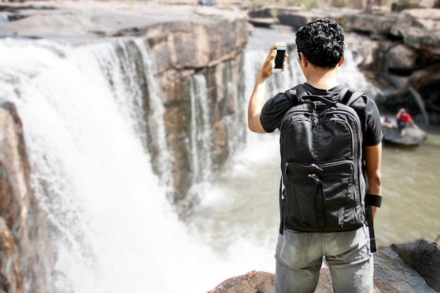 Reisender Mann Bagpack für die Reise