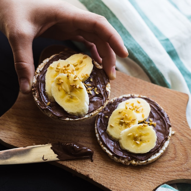 Reiskuchen Frühstücksschokoladenbanane