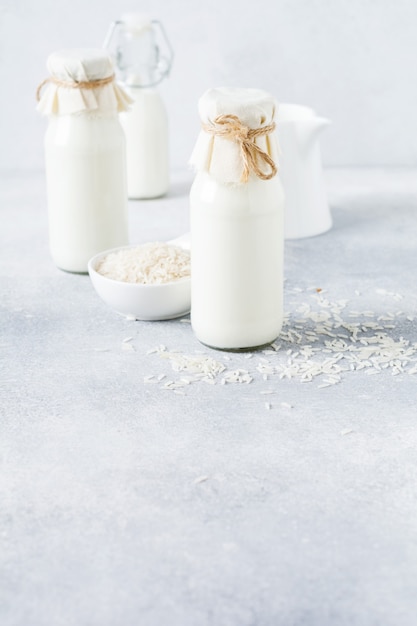 Foto reismilch. gemüsegetränke der hausgemachten diät im glas