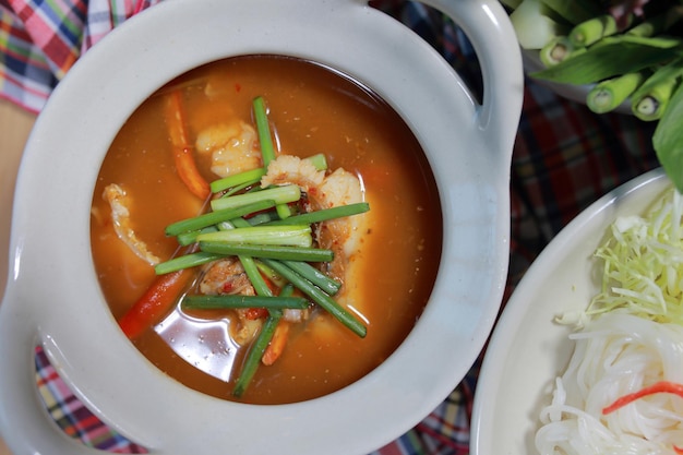 Foto reisnudeln mit fischsauce