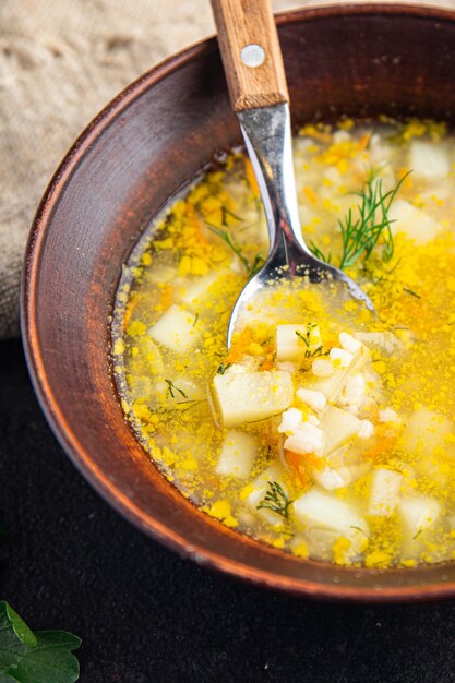 Reissuppe mit Gemüse fertig zum Essen Snack auf dem Tisch kopieren Raum Essen Hintergrund rustikal