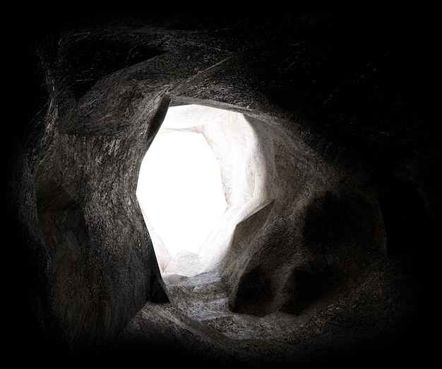 Relámpago dentro de la piedra oscura de la cueva