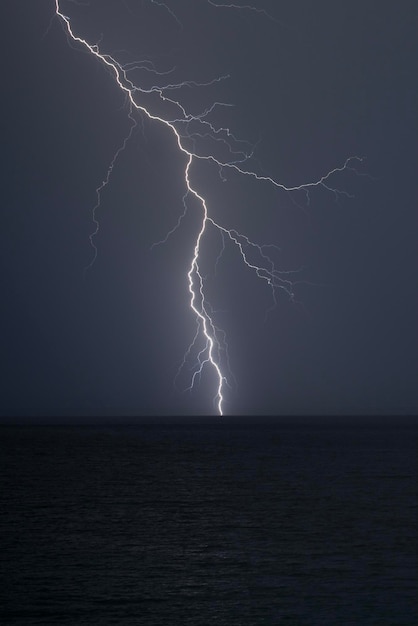 El relámpago sobre el mar Mediterráneo