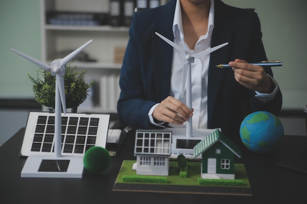 Relatório de preços de compensação de carbono Emissões de CO2 Crescimento futuro Desperdício líquido zero em ESG escritório de PME ética Proteger as mudanças climáticas aquecimento global questões sociais projeto Grupo de pessoas da Ásia Plano de SDGs ecológicos