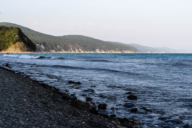 Relaxante à beira-mar e vista para a montanha