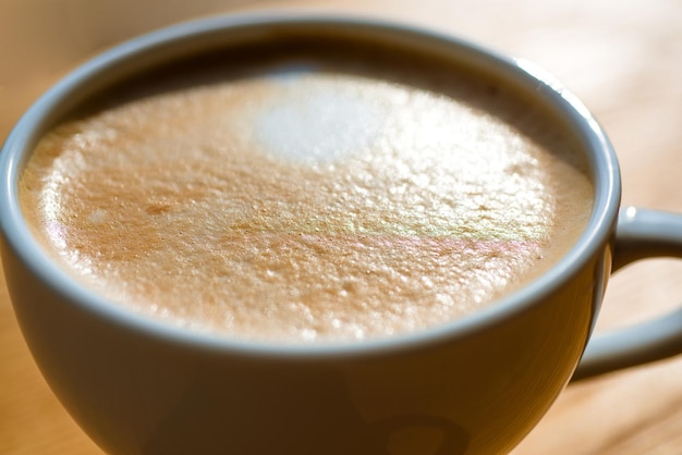 Relaxe em um café ou cafeteria e beba um café fresco da manhã com o melhor café de espuma de leite e creme ...