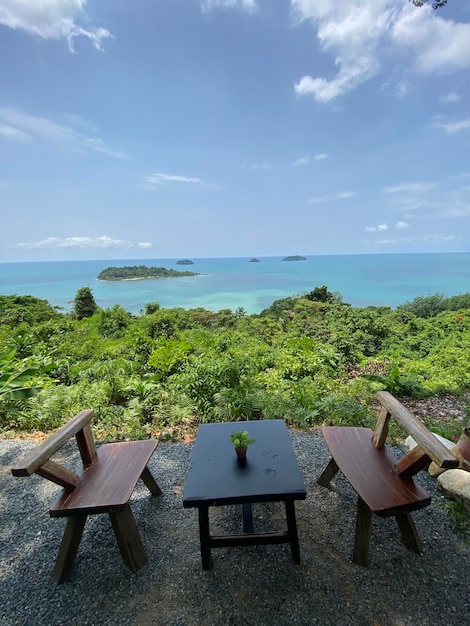 Relaxsessel mit Meereshintergrund schöne Landschaft xA